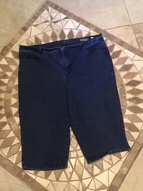 Gloria Vanderbilt Dark Blue Cropped Denim Bermuda Jeans